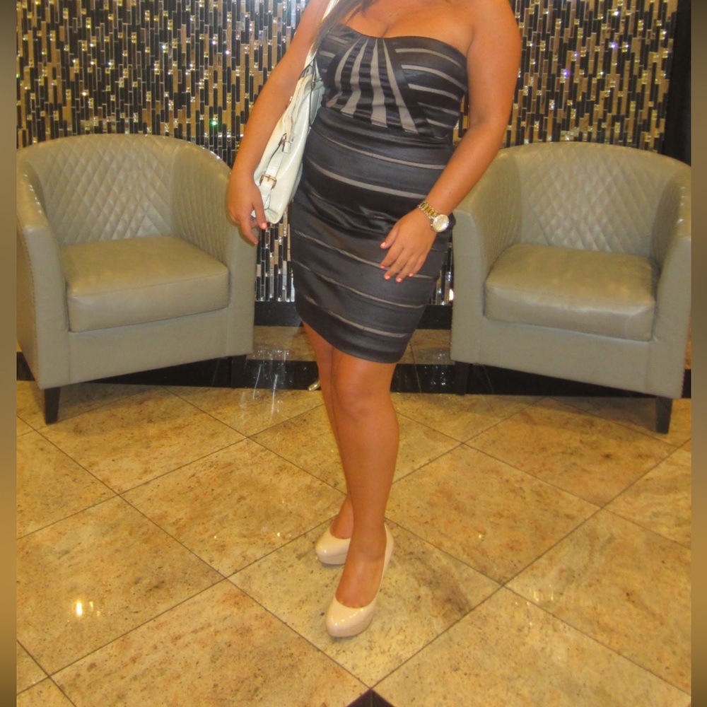 HOST PICK 🎉🎉🎉 Betsy & Adam strapless dress